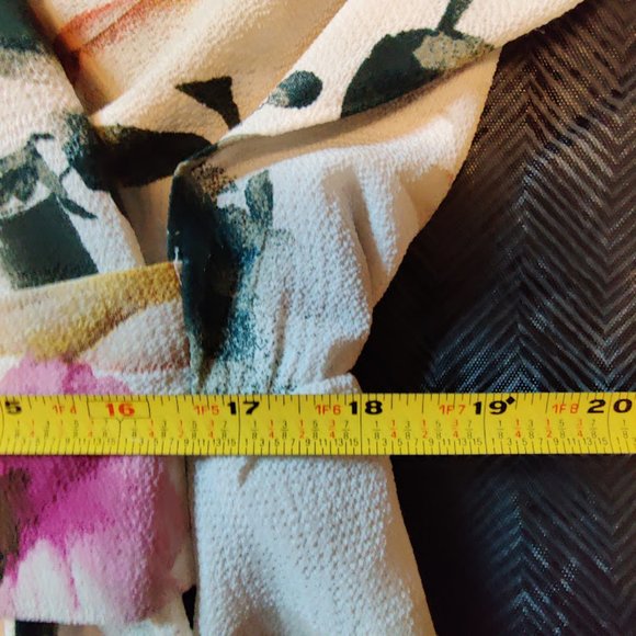 NWT RELATIVITY Floral Top with Asymmetric hem & 3/4 Bell Sleeves-Lace inset, XL - Picture 13 of 16